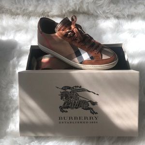 Gently used sneakers size 38